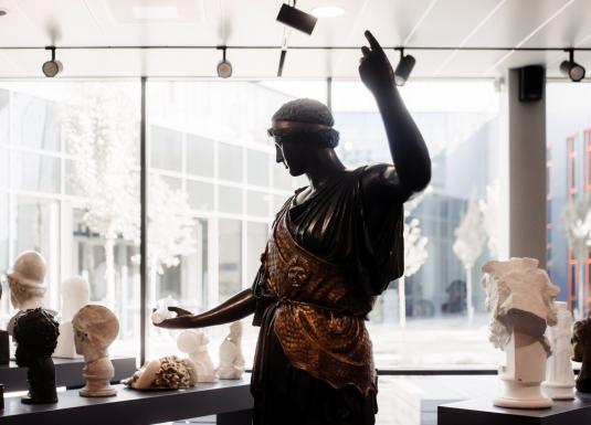 Skulptūras nolējums ekspozīcijā