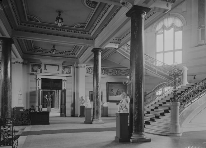 Mākslas muzeja vestibils ap 1910. gadu.